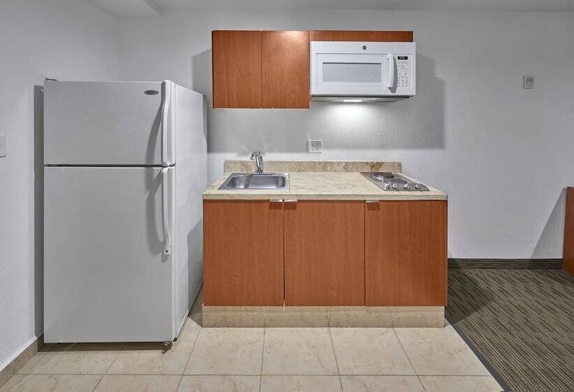 Extended Suites Monterrey Aeropuerto