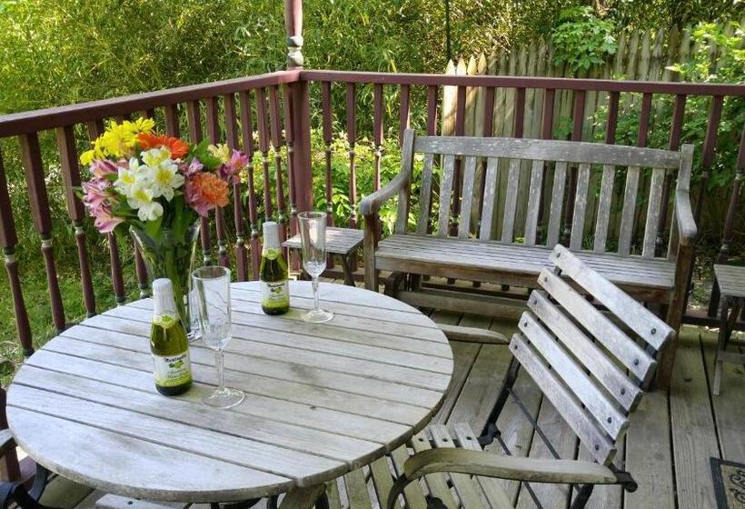 Hidden Springs Bed And Breakfast