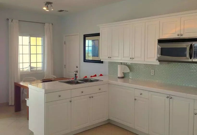 هتل Beach House  All Inclusive Adults Only