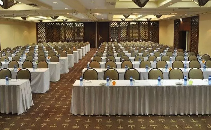 호텔 Black Mountain Leisure & Conference