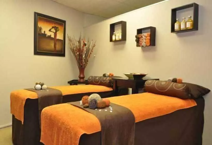 호텔 Black Mountain Leisure & Conference