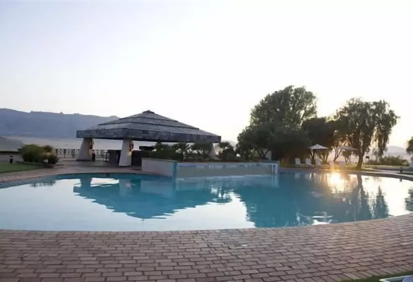 호텔 Black Mountain Leisure & Conference