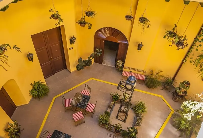 هتل Camino De Hierro