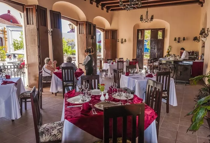 هتل Camino De Hierro