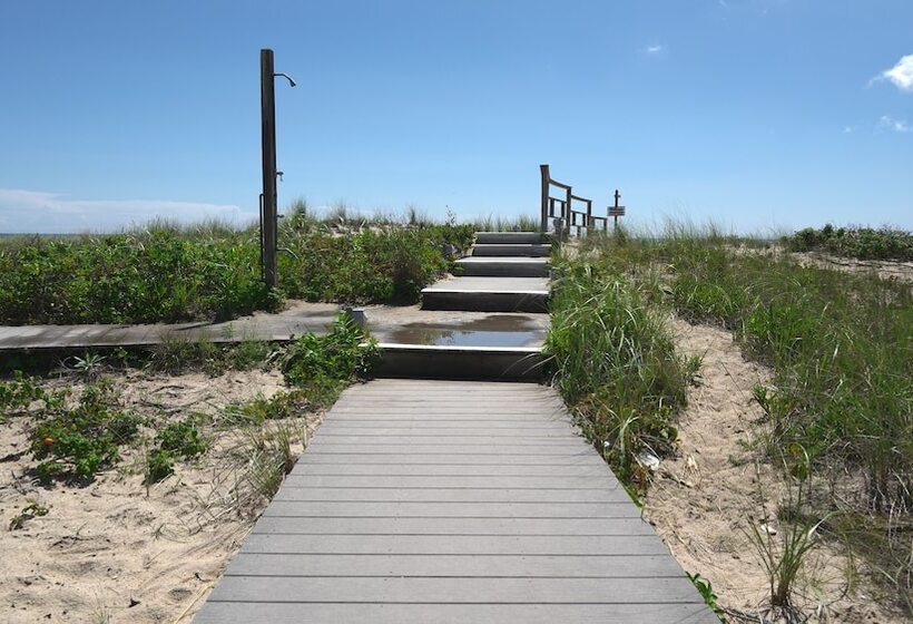 فندق Sea Crest Resort