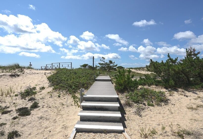 فندق Sea Crest Resort