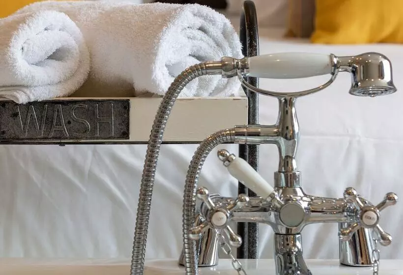 فندق The Craven Heifer Addingham