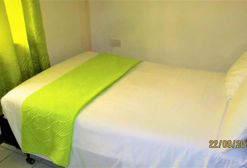 هتل Tropical Breeze Vacation Home And Apartments