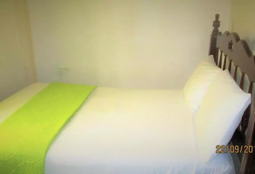 هتل Tropical Breeze Vacation Home And Apartments