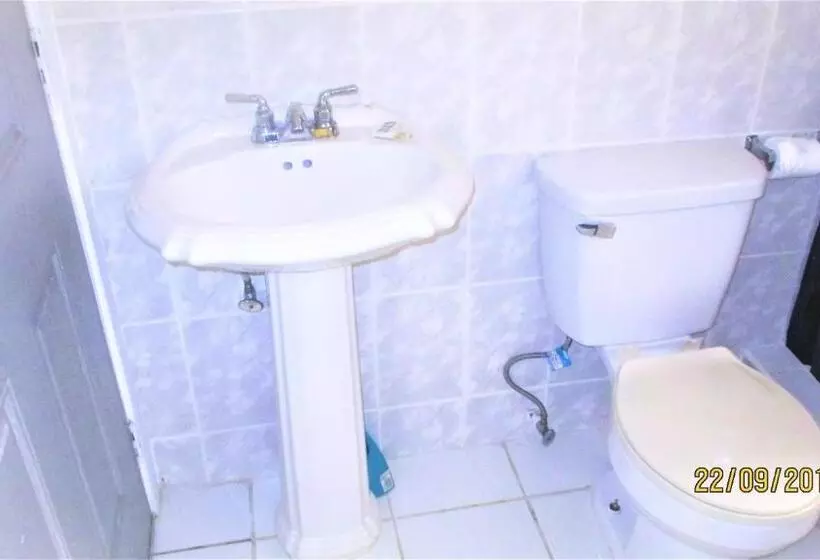 هتل Tropical Breeze Vacation Home And Apartments