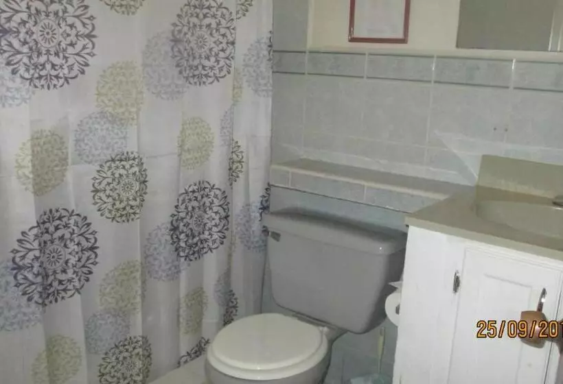 هتل Tropical Breeze Vacation Home And Apartments