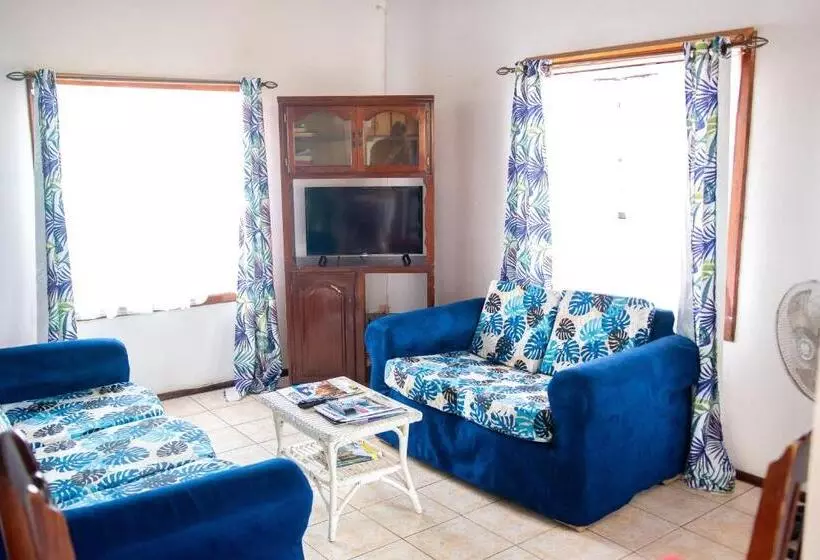 هتل Tropical Breeze Vacation Home And Apartments