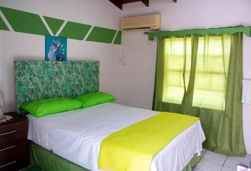 هتل Tropical Breeze Vacation Home And Apartments