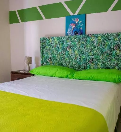 هتل Tropical Breeze Vacation Home And Apartments