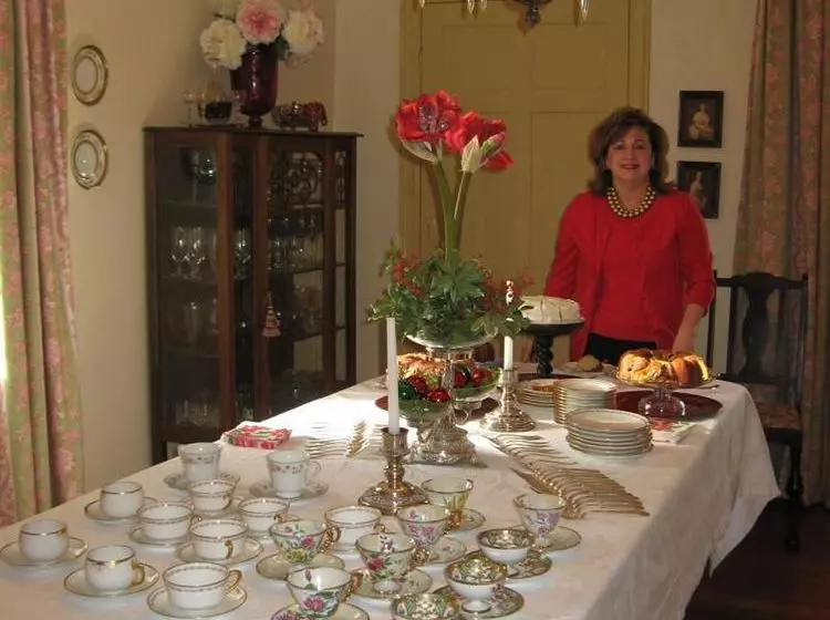 Magnolia Cottage Bed And Breakfast