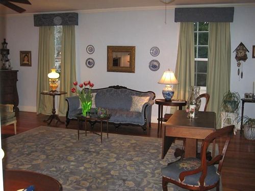 Magnolia Cottage Bed And Breakfast