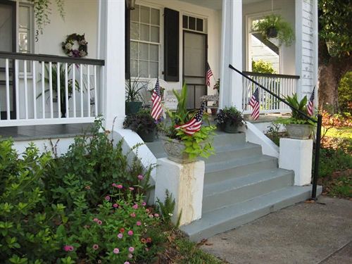 Magnolia Cottage Bed And Breakfast