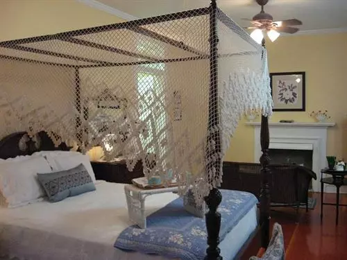 Magnolia Cottage Bed And Breakfast