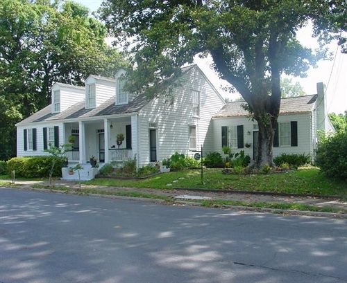 Magnolia Cottage Bed And Breakfast