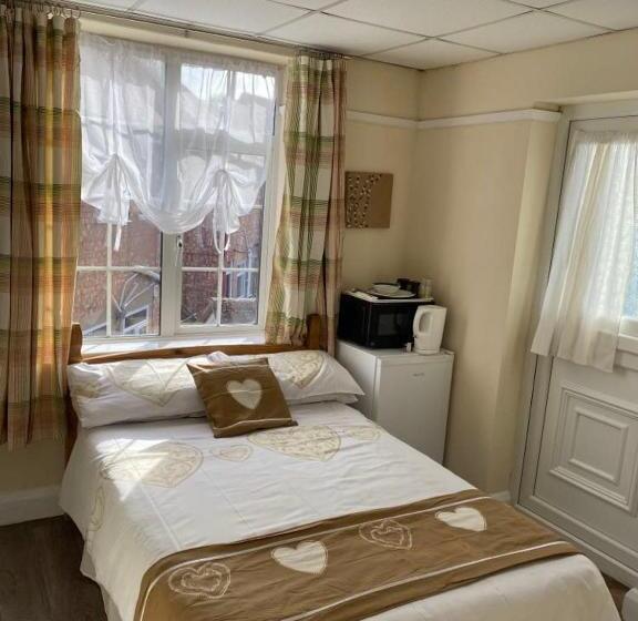 بنسيون Clarendon Lodge   Accommodation Only