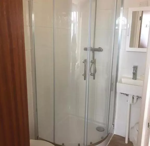 Pensão Clarendon Lodge   Accommodation Only