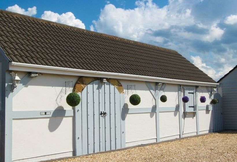 بنسيون Henley Boutique Lodges