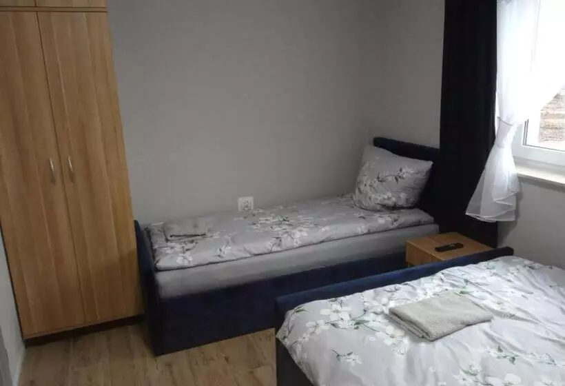 ユースホステル Czerwony Szafir Grodzisk