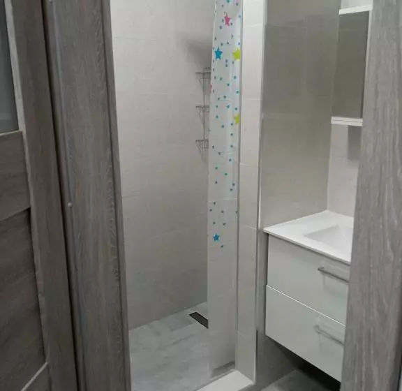 ユースホステル Czerwony Szafir Grodzisk