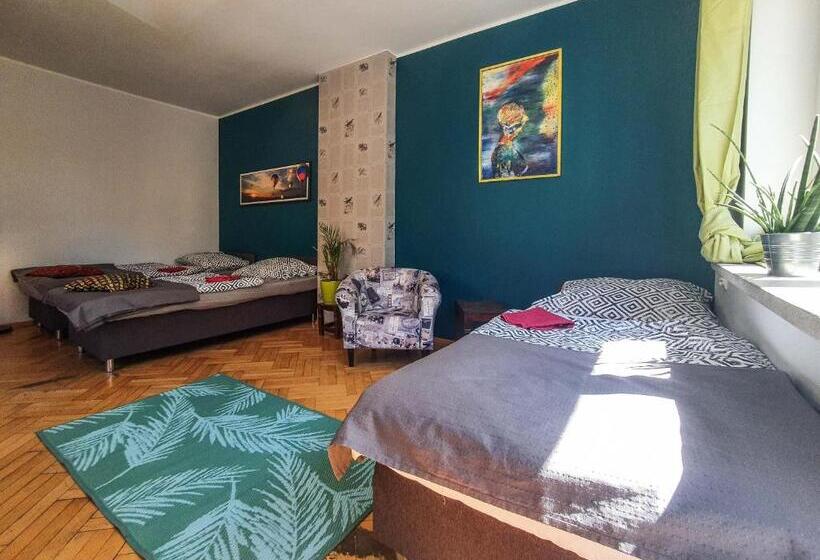 הוסטל Mazurska 8a