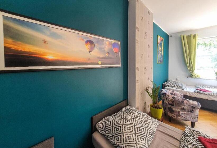 הוסטל Mazurska 8a