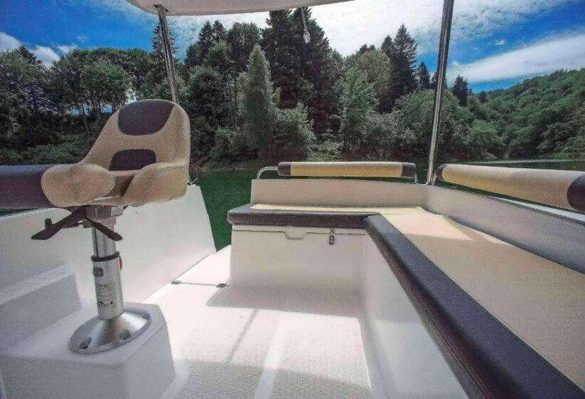 فندق صغير Noclegi Reda