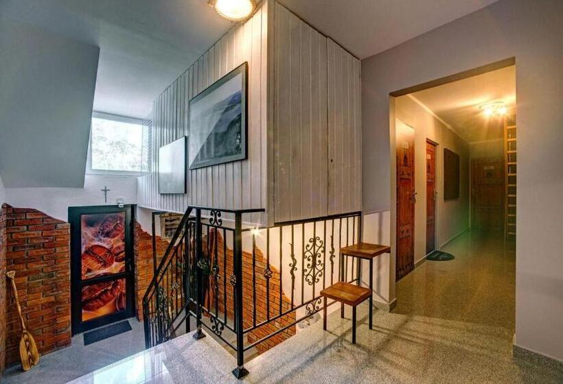 فندق صغير Noclegi Reda