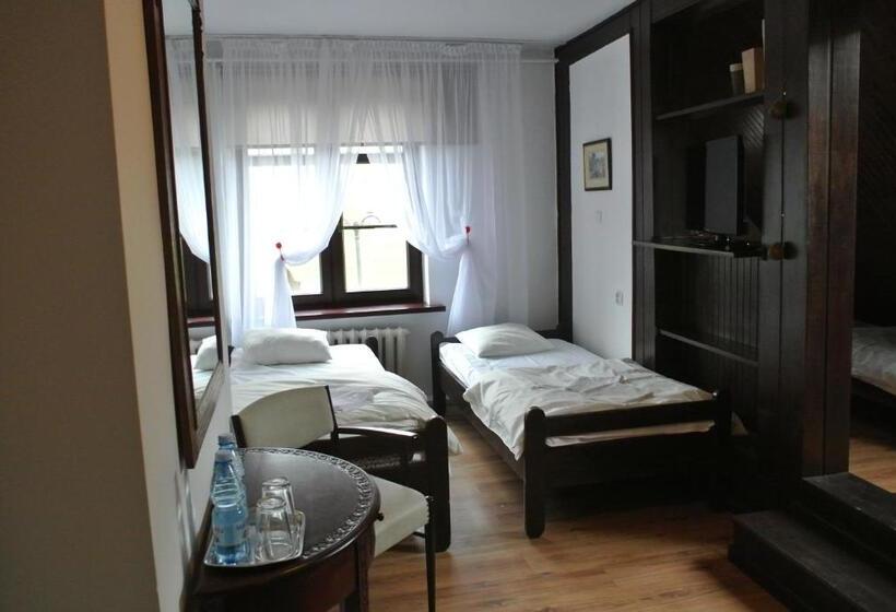 호스텔 Zajazd Pod Zamkiem