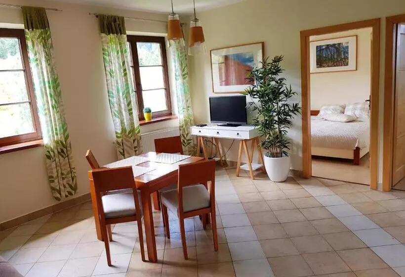 Aamiaismajoitus (B&B) Apartamenty Dom Na Wzgórzu Gardenia