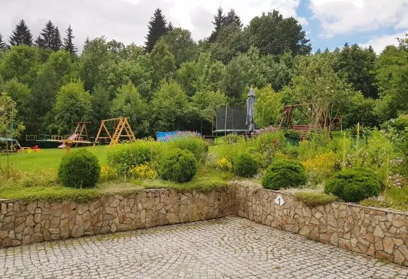 Aamiaismajoitus (B&B) Apartamenty Dom Na Wzgórzu Gardenia