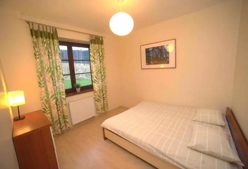 Aamiaismajoitus (B&B) Apartamenty Dom Na Wzgórzu Gardenia