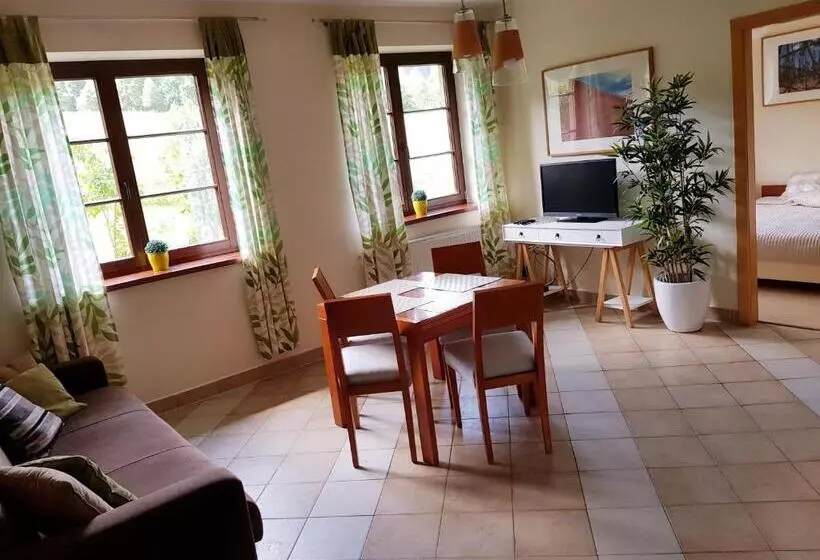 Aamiaismajoitus (B&B) Apartamenty Dom Na Wzgórzu Gardenia