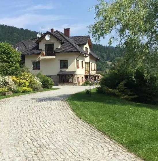 Aamiaismajoitus (B&B) Apartamenty Dom Na Wzgórzu Gardenia