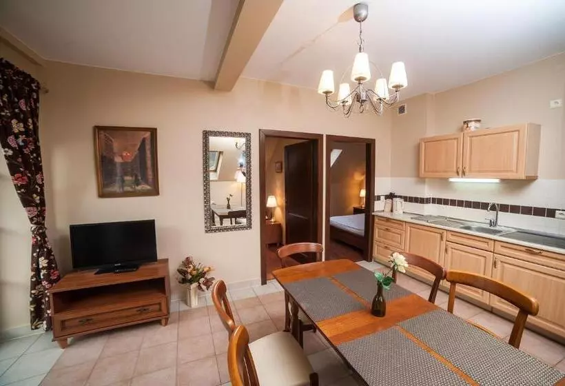 Aamiaismajoitus (B&B) Apartamenty Dom Na Wzgórzu Gardenia