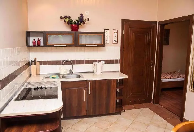 Aamiaismajoitus (B&B) Apartamenty Dom Na Wzgórzu Gardenia