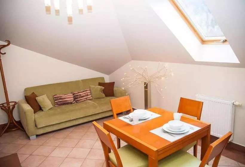 Aamiaismajoitus (B&B) Apartamenty Dom Na Wzgórzu Gardenia