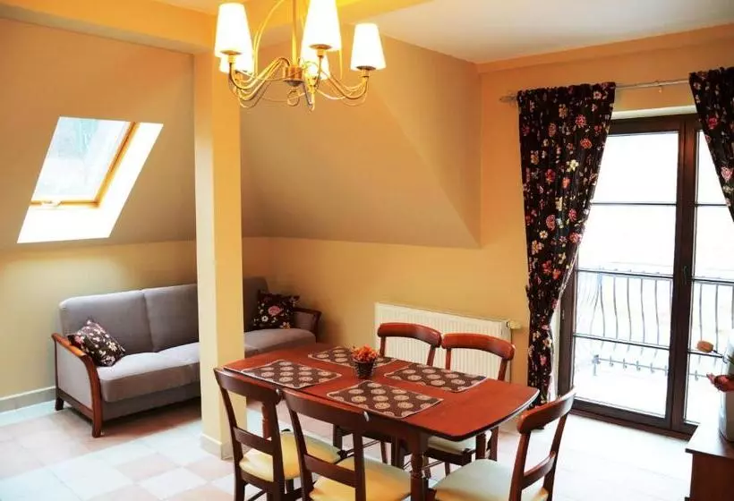 Aamiaismajoitus (B&B) Apartamenty Dom Na Wzgórzu Gardenia