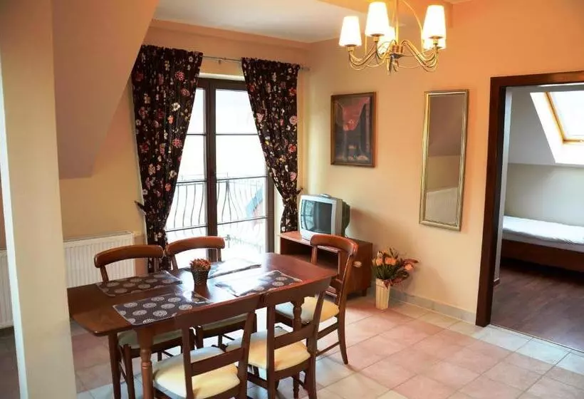 Aamiaismajoitus (B&B) Apartamenty Dom Na Wzgórzu Gardenia