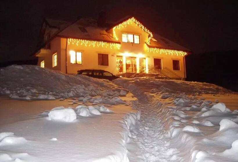 Aamiaismajoitus (B&B) Apartamenty Dom Na Wzgórzu Gardenia