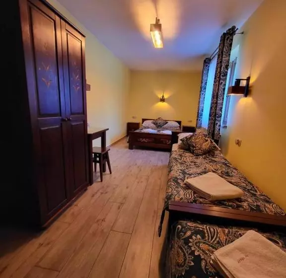 Aamiaismajoitus (B&B) Apartamenty I Pokoje W Willi Na Ubocy