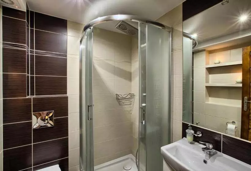 Aamiaismajoitus (B&B) Apartamenty I Pokoje W Willi Na Ubocy