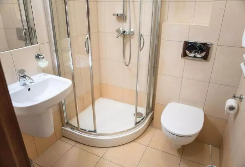 Aamiaismajoitus (B&B) Dworek Korytków