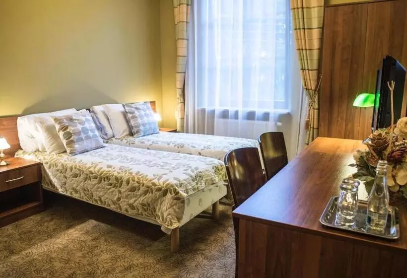 Aamiaismajoitus (B&B) Dworek Korytków