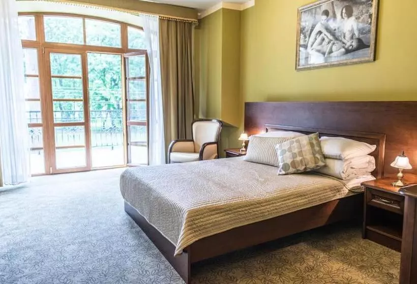 Aamiaismajoitus (B&B) Dworek Korytków