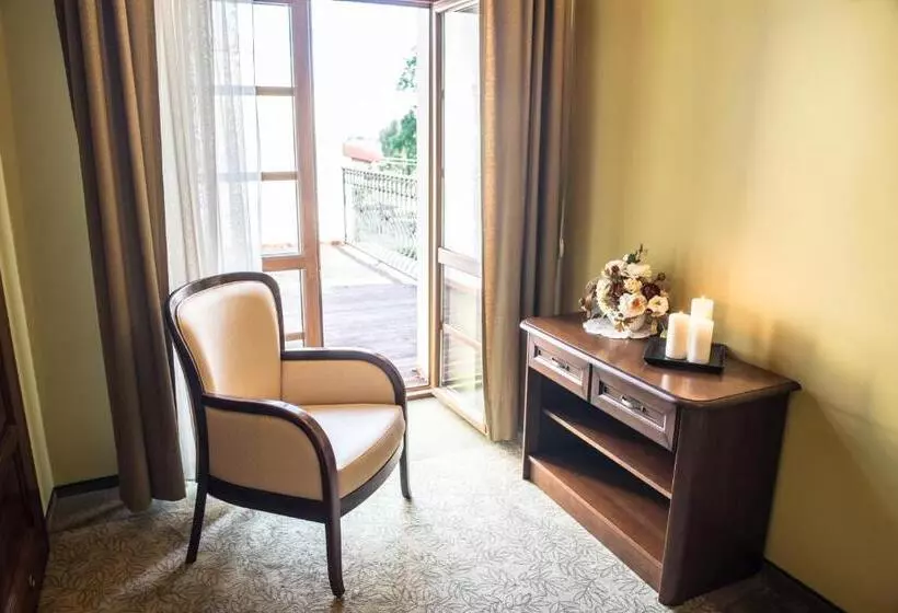 Aamiaismajoitus (B&B) Dworek Korytków